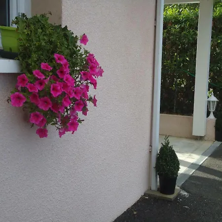 D'hotes Maranje Bed & Breakfast *